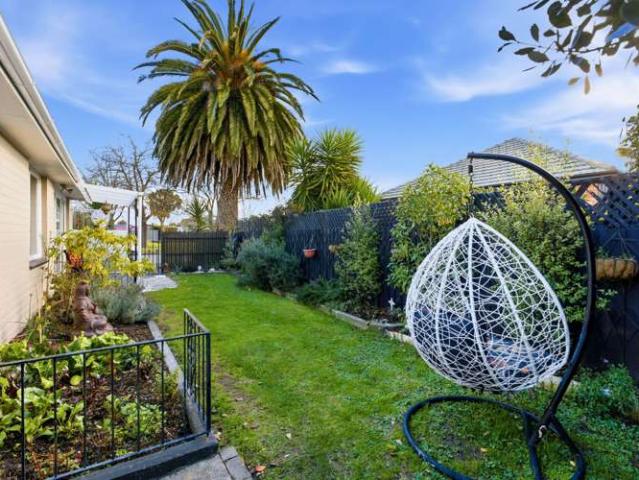 House for sale in Chaslands, Canterbury