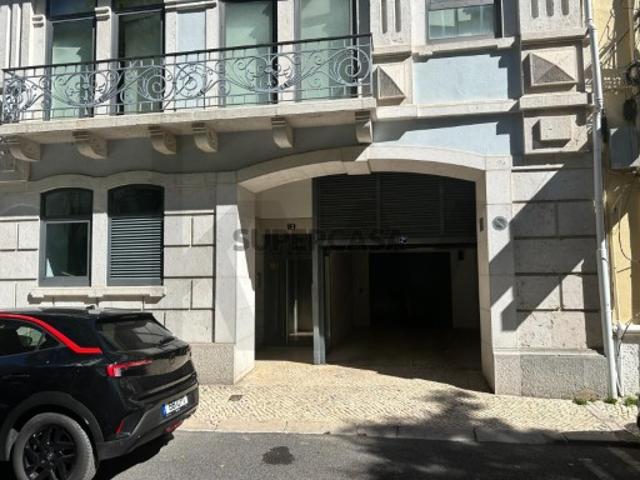 Garagem venda em Avenidas Novas, Lisboa