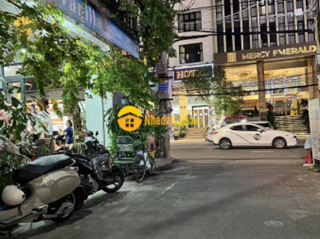 Nhà mặt phố bán