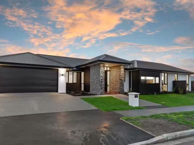 House for sale in Chaslands, Canterbury