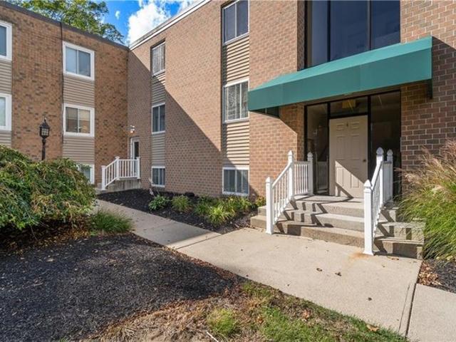 Condo for sale in Lincoln, Providence County