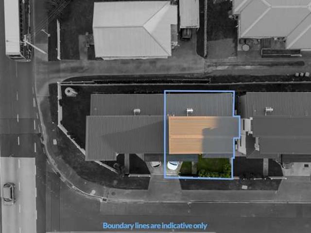 Townhouse for sale in Mount Roskill