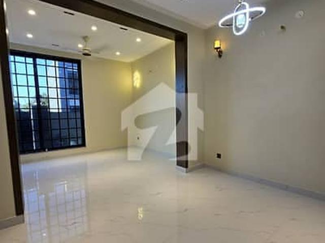 Commercial for rent in لاہور, لاہور ڈویژن