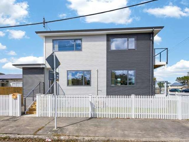House for sale in Days Bay, Wellington