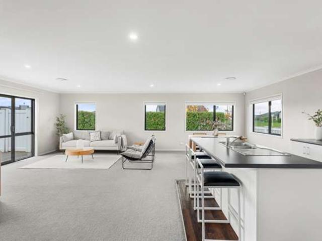 House for sale in Chaslands, Canterbury