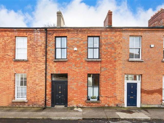 Terraced House to rent in Dublin