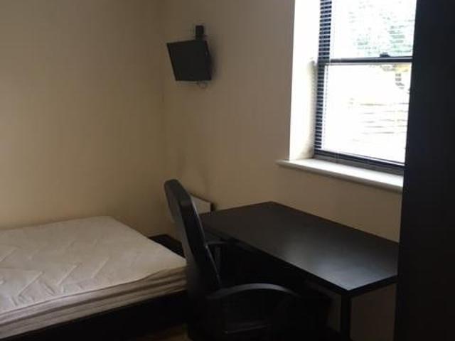 Room for rent in Moorlands, Bare