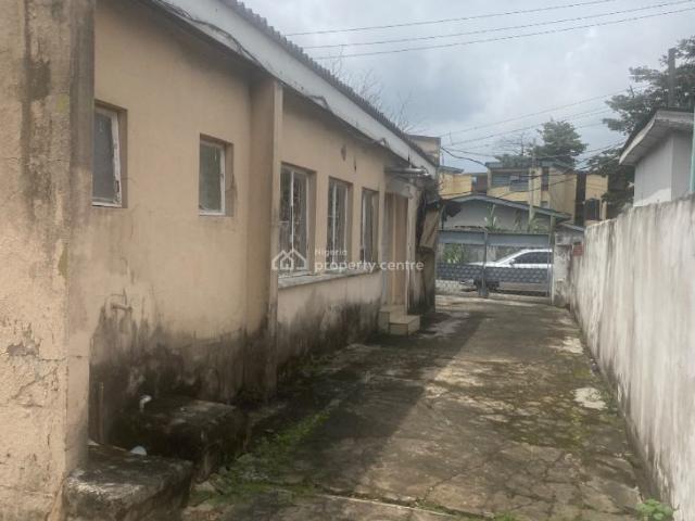 House for sale in Surulere , Surulere