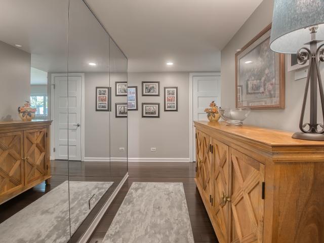 Condo for sale in Oak Brook, Illinois