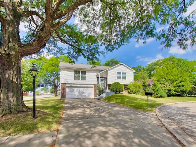 House for sale in Streamwood, Illinois