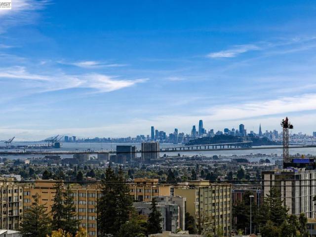 Condo for sale in Berkeley, California