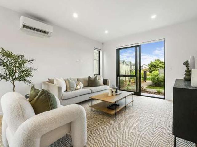 Townhouse for sale in Awhitu