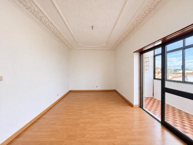 Apartamento alugar em Casal, Almada