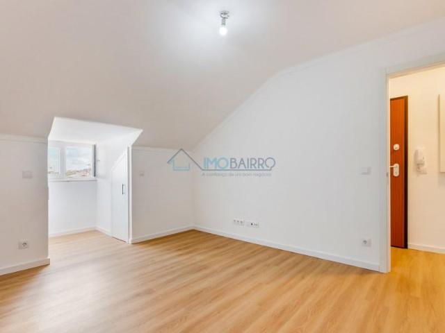 Apartamento alugar em Estaleiros da Câmara Municipal da Amadora, Amadora
