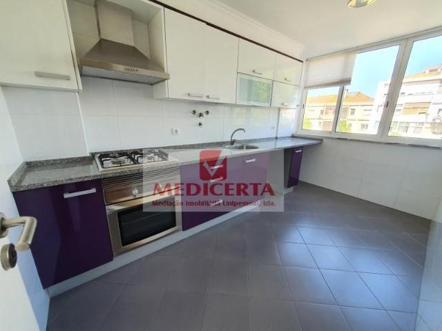 Apartamento alugar em Bairro Janeiro, Amadora