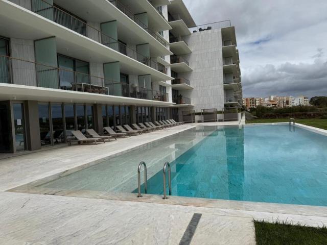 Apartamento alugar em Armação De Pêra, Faro