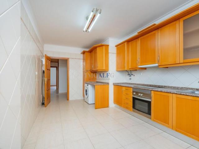 Apartamento alugar em Pirescoxe, Santiago Dos Velhos