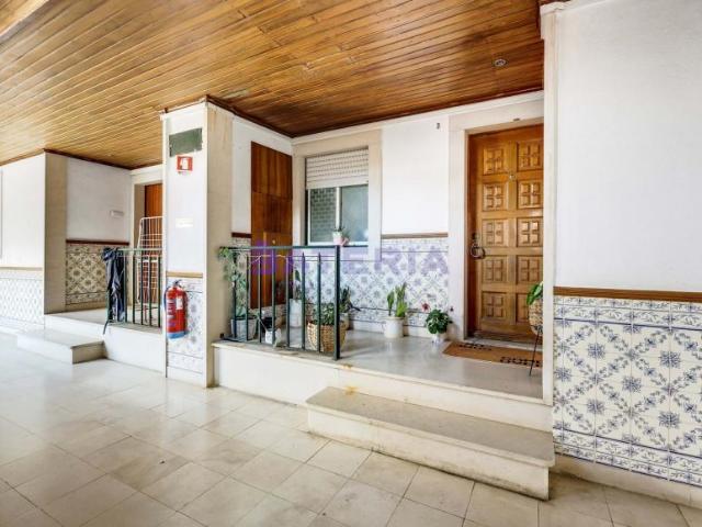 Apartamento venda em Santiago Dos Velhos, Lisboa