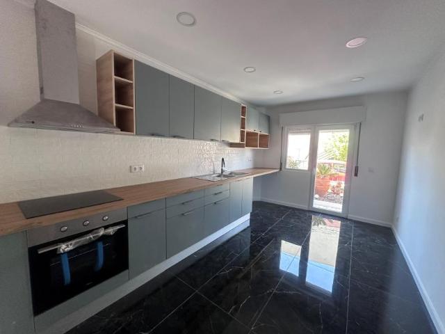 Apartamento alugar em Santiago Dos Velhos, Lisboa