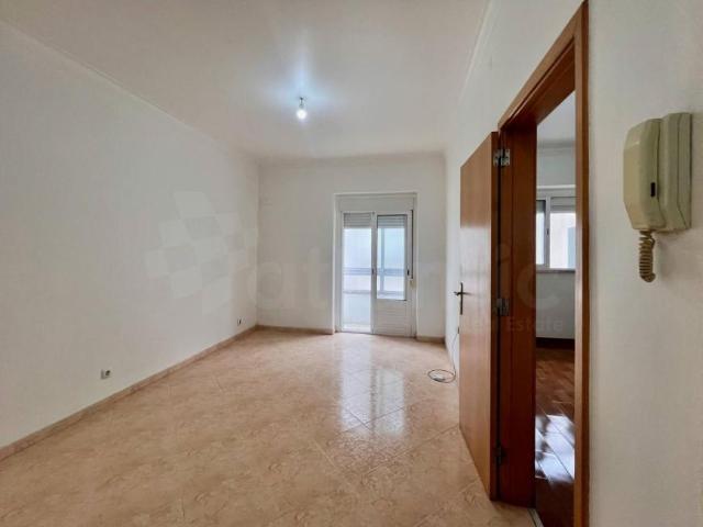 Apartamento alugar em Santiago Dos Velhos, Lisboa