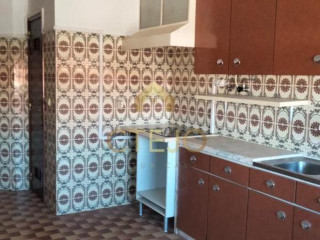Apartamento alugar em Santiago Dos Velhos, Lisboa