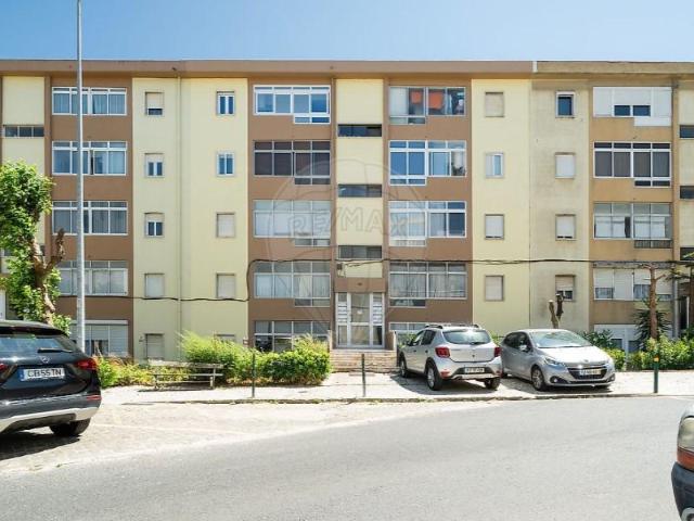 Apartamento alugar em Bairro das Loureiras, Santiago Dos Velhos