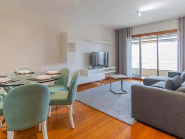 Apartamento alugar em Basílio Teles, Porto