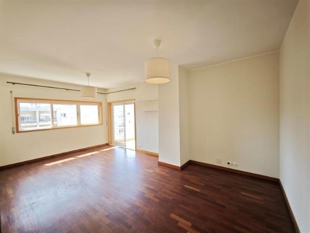 Apartamento alugar em Basílio Teles, Porto