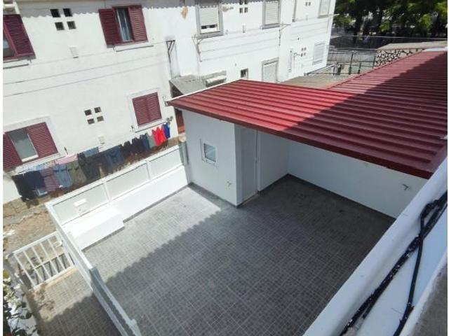 Apartamento alugar em Bairro Doutor Mário Madeira, Odivelas