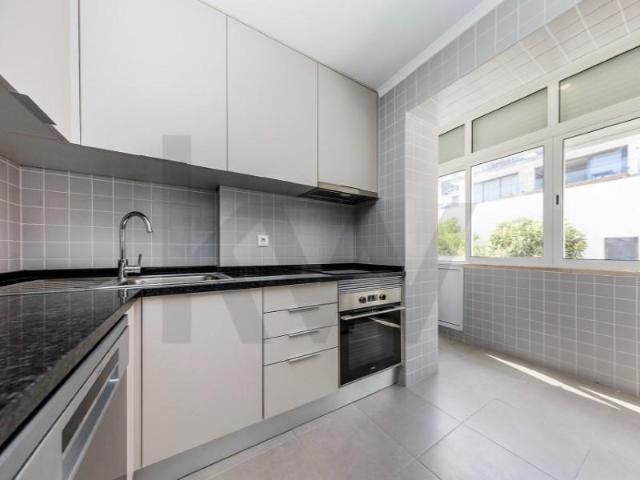 Apartamento alugar em Baixa de Algés, Oeiras