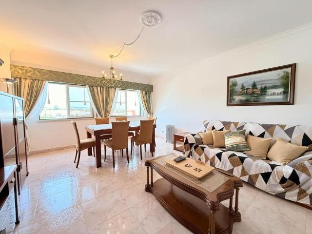 Apartamento alugar em Santiago Dos Velhos, Lisboa