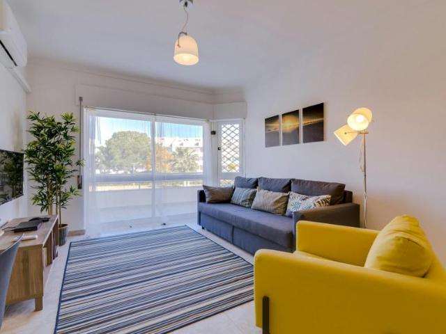 Apartamento alugar em Quarteira, Loulé
