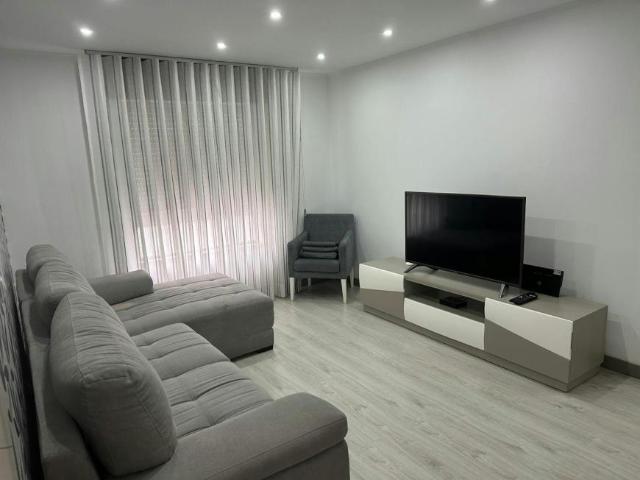 Apartamento alugar em Santiago Dos Velhos, Lisboa