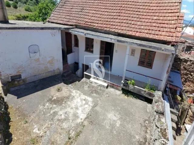 Casa venda em Couto Do Mosteiro, Viseu