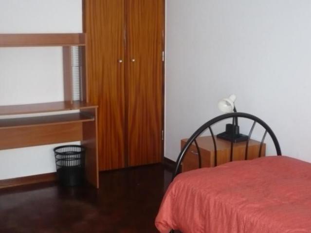 Quarto alugar em Serrado, Almada
