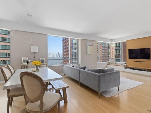 Condo for sale in Arverne, New York