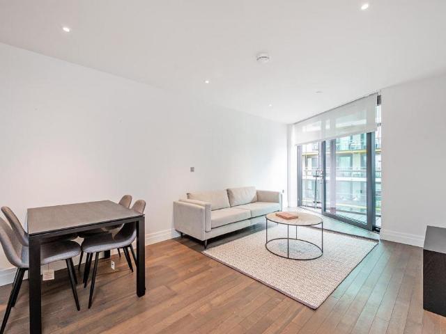 Apartment for rent in Falcon Estate, Greater London