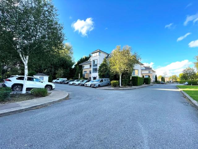 Apartment to rent in Allendale Square, Ongar