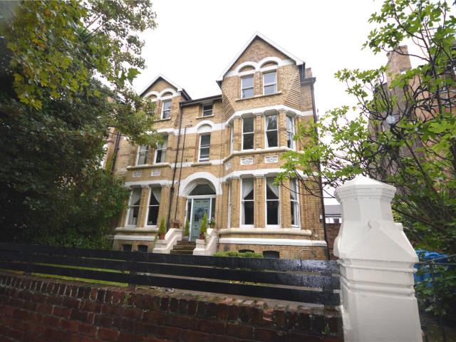 Apartment for rent in Calderstones