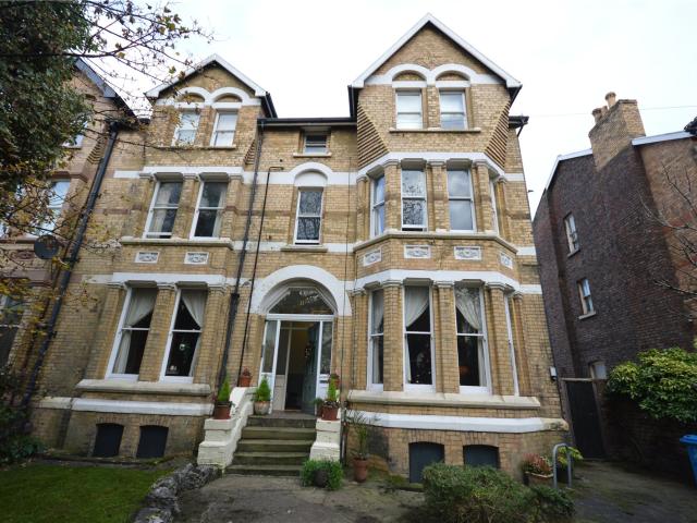 Apartment for rent in Calderstones