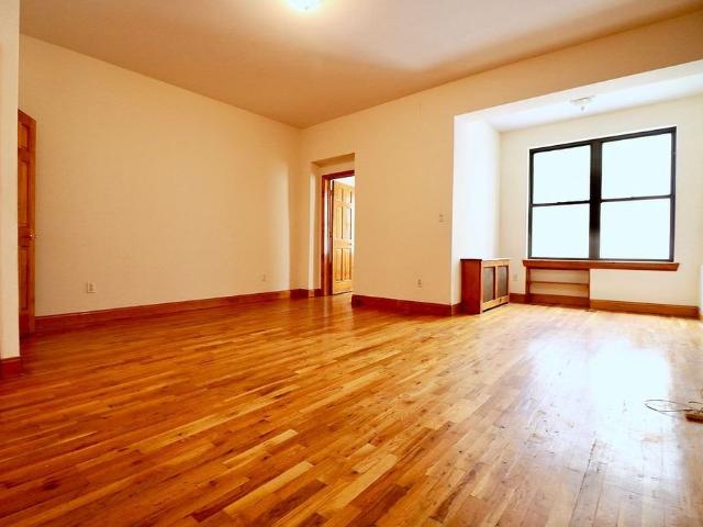 Townhouse for rent in Arverne, New York