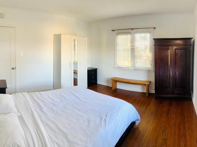 Room for rent in Oxford Square, Los Angeles