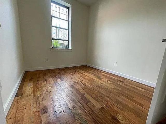 Room for rent in Arverne, New York