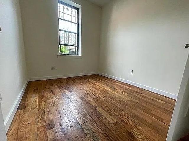 Room for rent in Arverne, New York