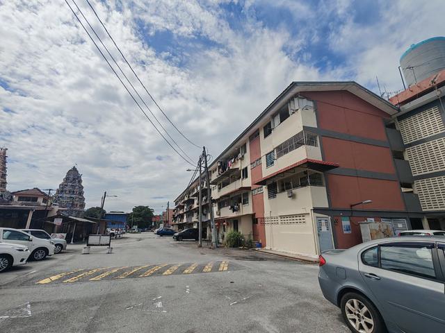 Flat for sale in Malaka