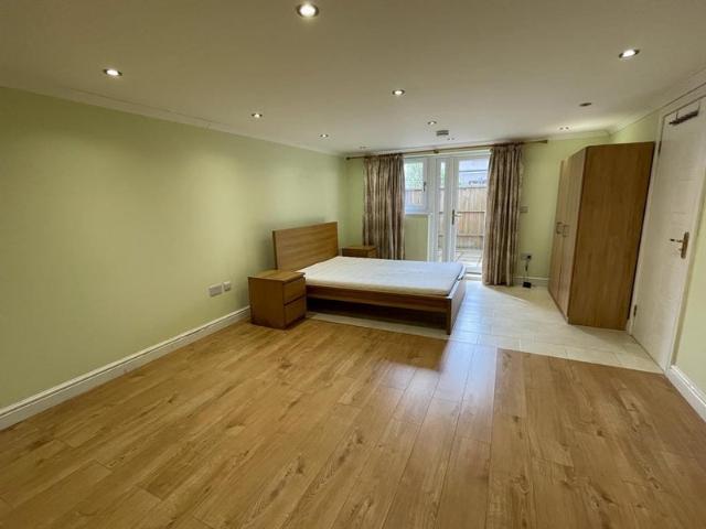 Apartment for rent in Mapesbury, Greater London