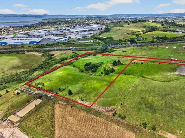 Land for sale in Paremoremo