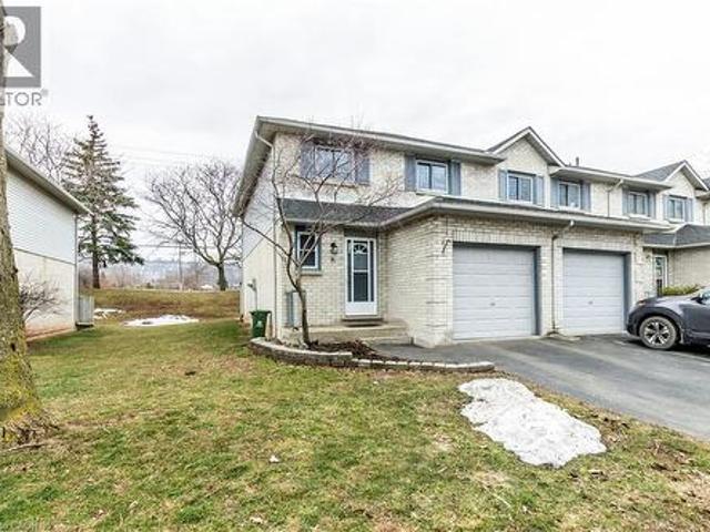 Townhouse for rent in Ancaster, Ontario