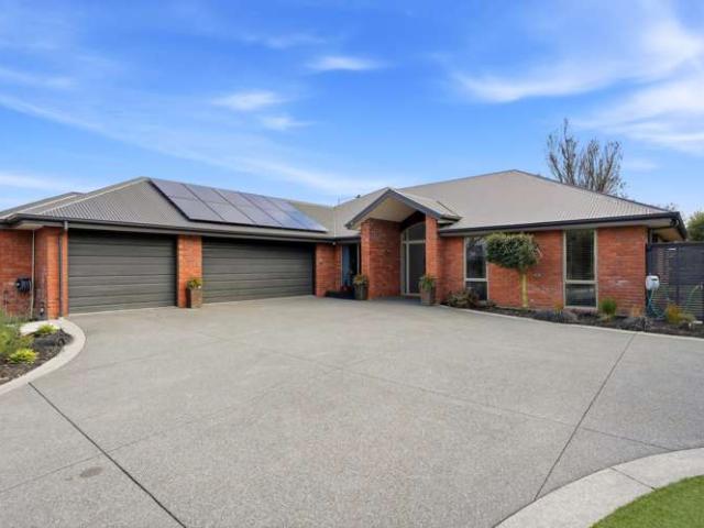House for sale in Chaslands, Canterbury