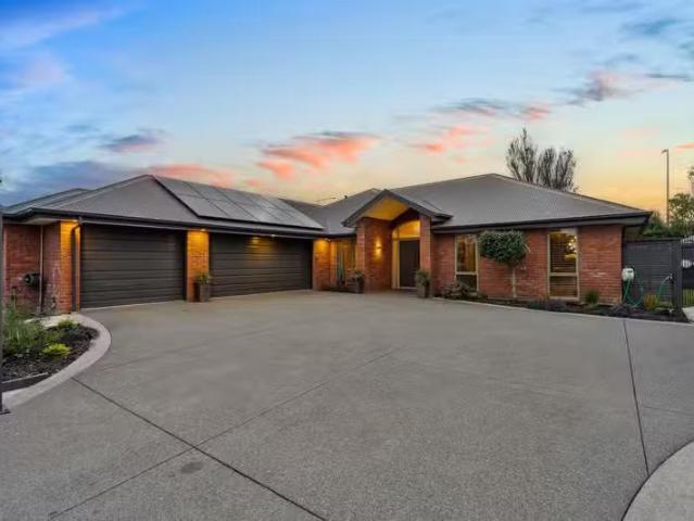 House for sale in Chaslands, Canterbury